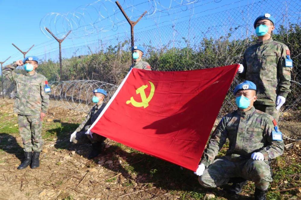 小金豆到哈尔滨手机冻关机,185大帅哥为小金豆们送暖宝宝,让小金豆体验“滨”至如归!